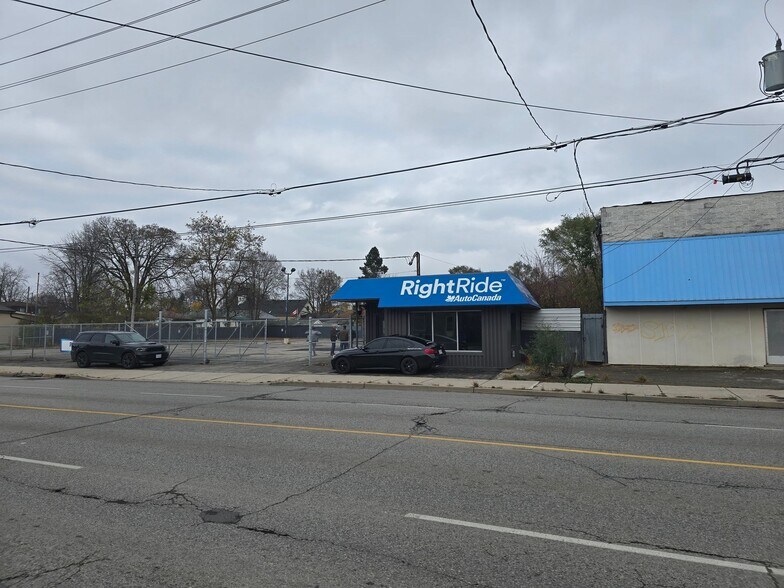 Primary Photo Of 80 Adelaide St N, London Auto Repair For Lease