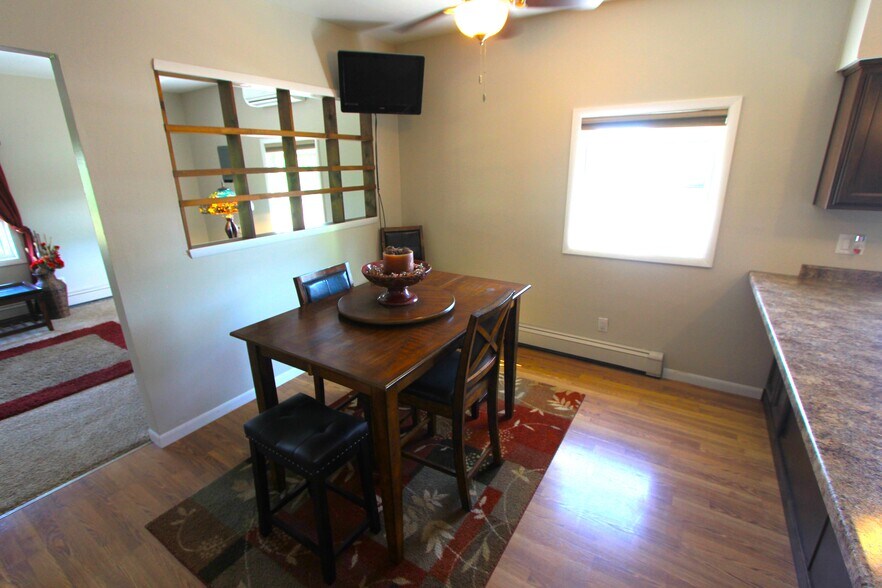 More Photos Of W3239 Dundas Rd, Kaukauna Bar For Sale