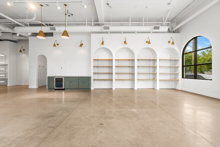 More Photos Of 2176 E Main St, Ventura General Retail For Sale