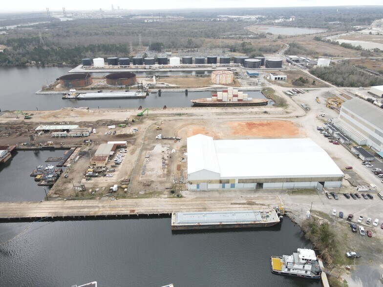 More Photos Of 750A Viaduct Rd, Mobile Warehouse For Lease
