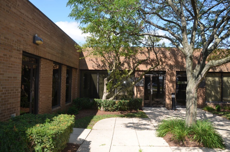 More Photos Of 4255 Westbrook Dr, Aurora Medical For Lease