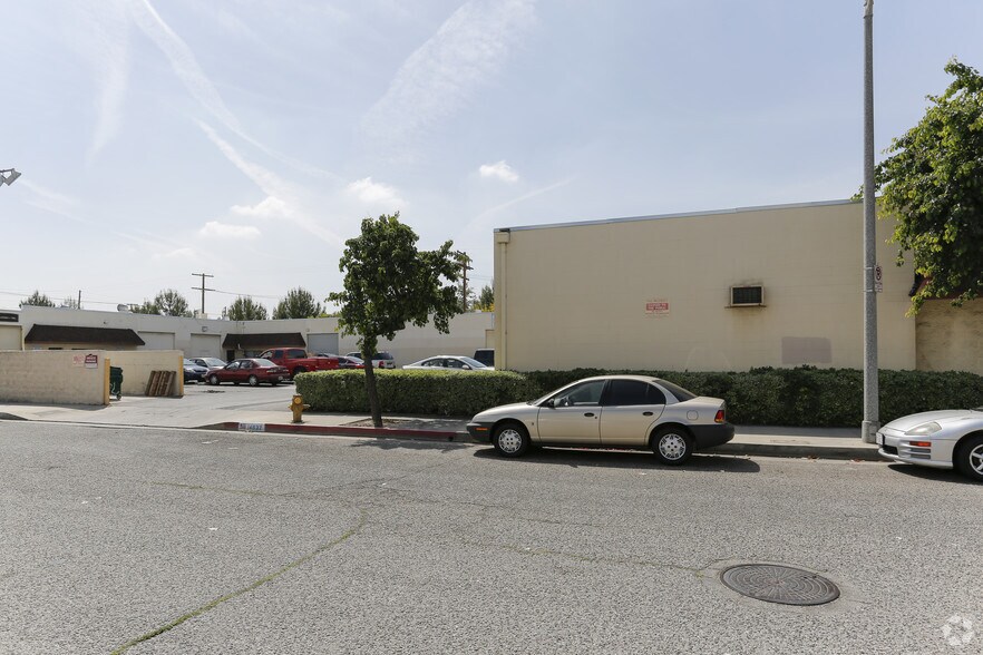 More Photos Of 14920-14934 Calvert St, Van Nuys Warehouse For Lease