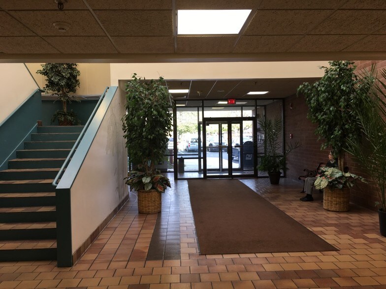 More Photos Of 123 Franklin Corner Rd, Lawrenceville Medical For Lease