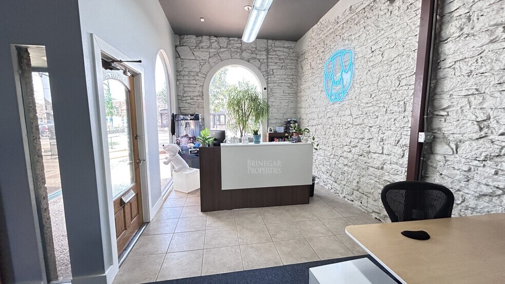 More Photos Of 102 E Main Ave, Round Rock Storefront Retail Office For Sale