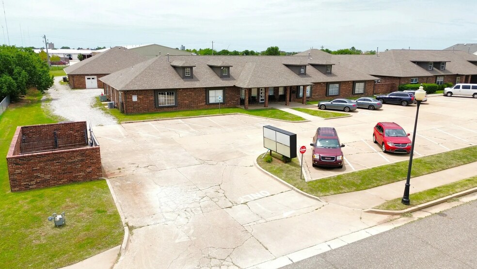 More Photos Of 700 W 18th St, Edmond Office For Lease