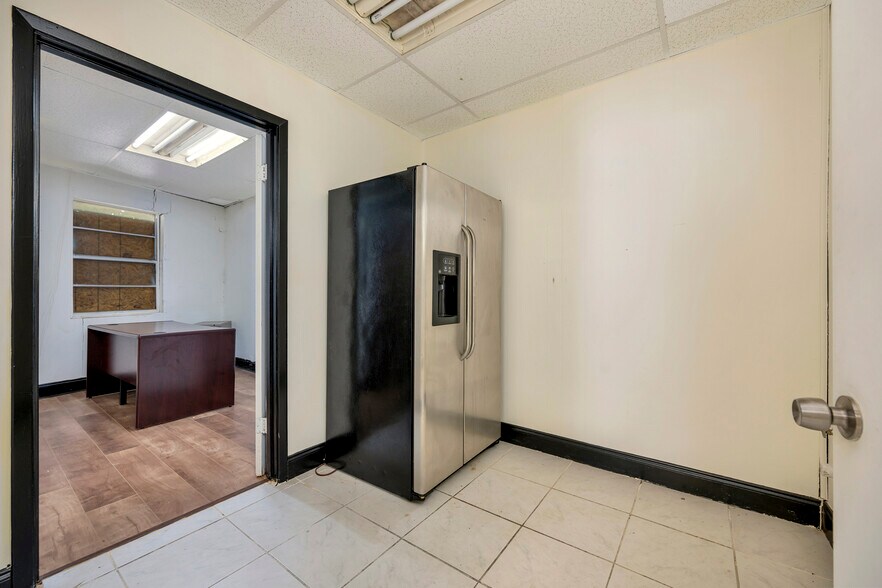 More Photos Of 2200 Evans Ave, Fort Worth Medical For Sale