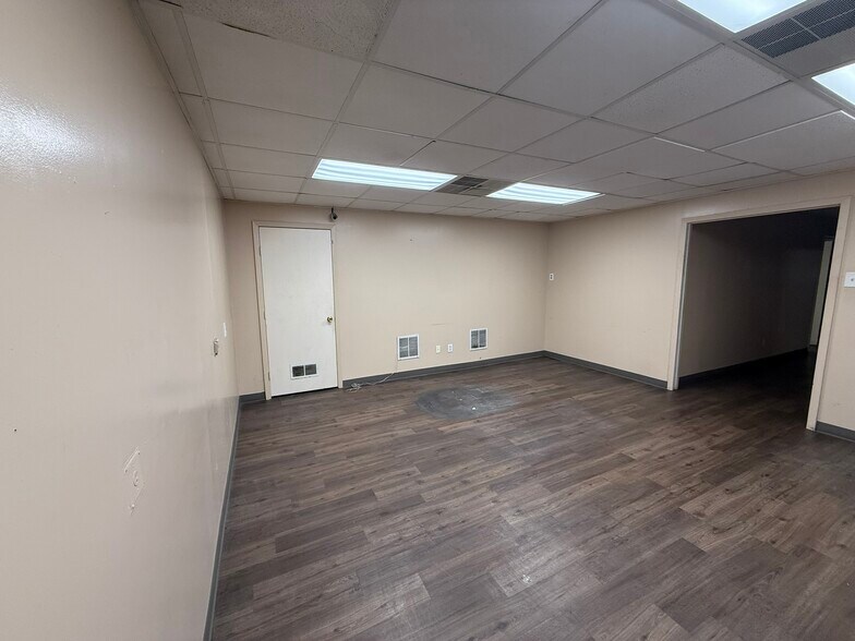 More Photos Of 1202 Washington, South Houston Industrial For Sale