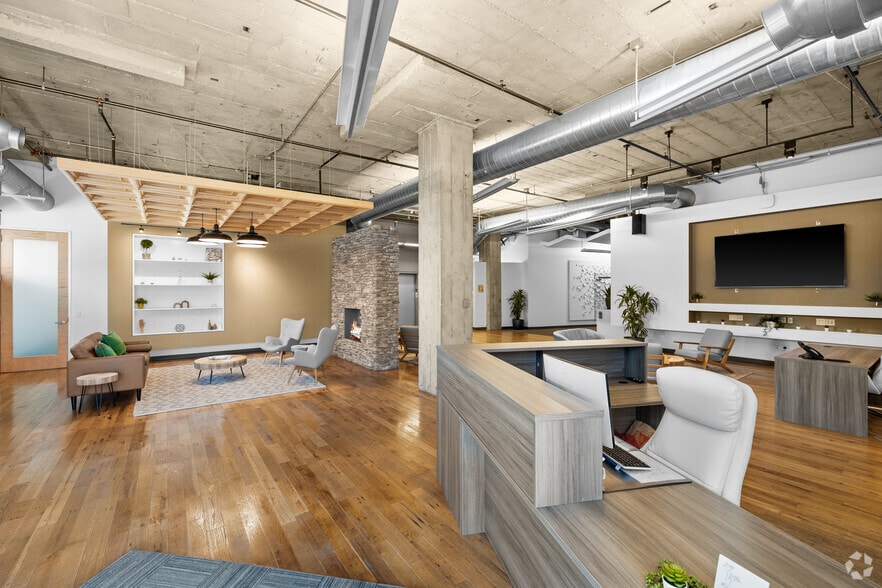 More Photos Of 300 N 3rd St, Burbank Office For Sale