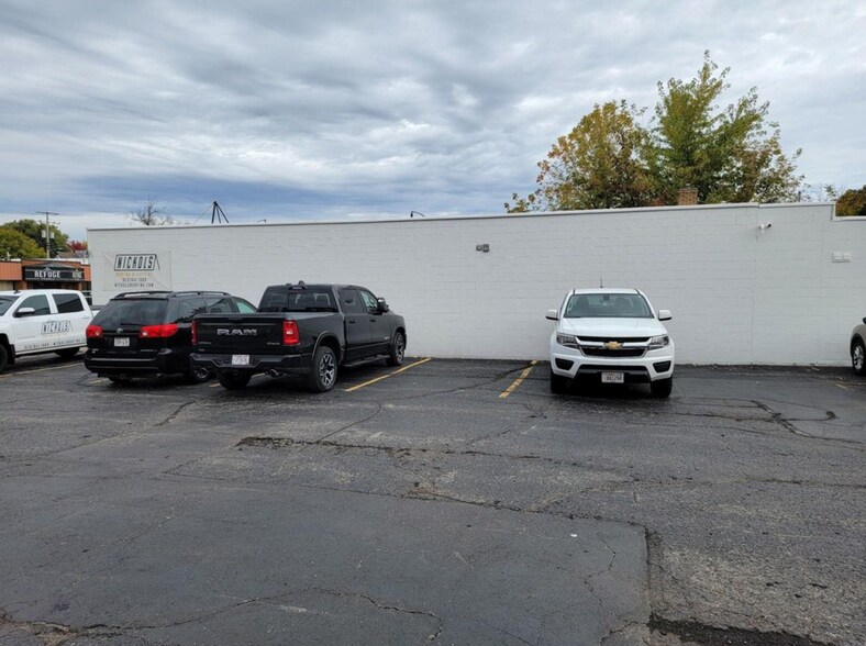 More Photos Of 415 W Wisconsin Ave, Appleton General Retail For Sale