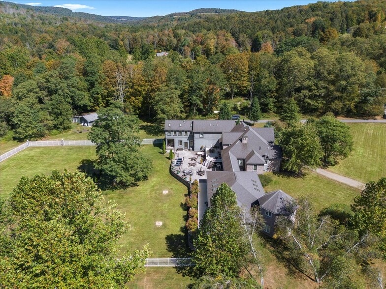 More Photos Of 3533 PA 2012, Union Dale Specialty For Sale