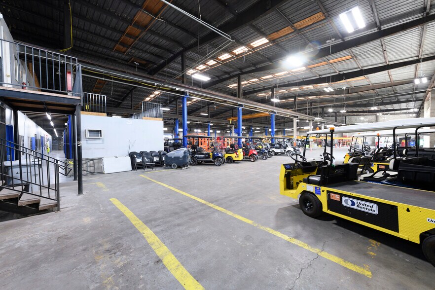 More Photos Of 10232-10234 Glenoaks Blvd, Pacoima Warehouse For Sale