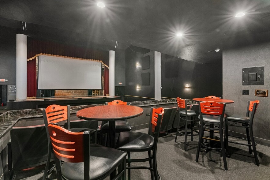 More Photos Of 110 W Main St, Waxahachie Theater Concert Hall For Lease