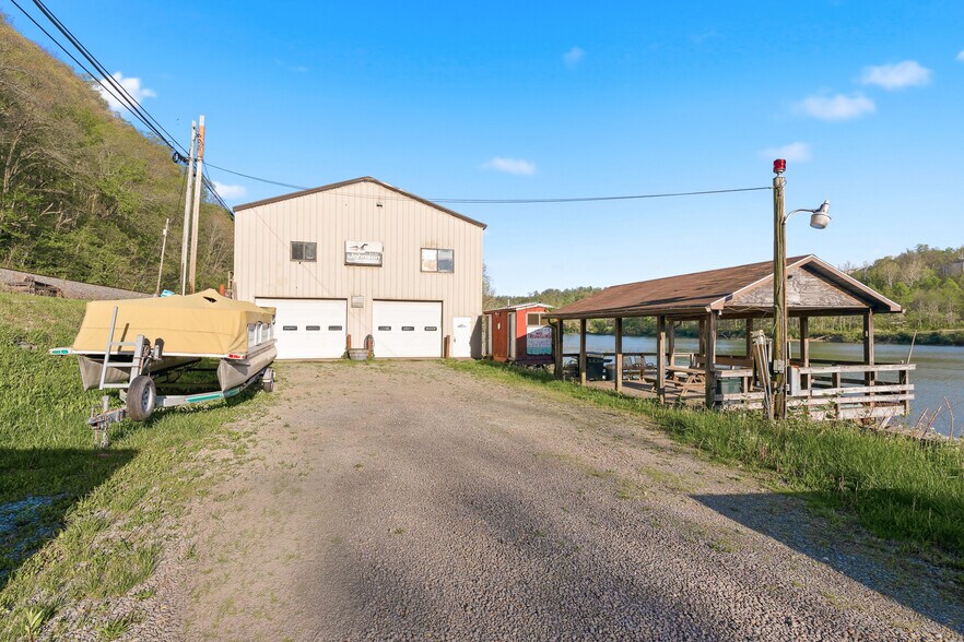 More Photos Of 490 Fort Martin Rd, Maidsville Flex For Sale