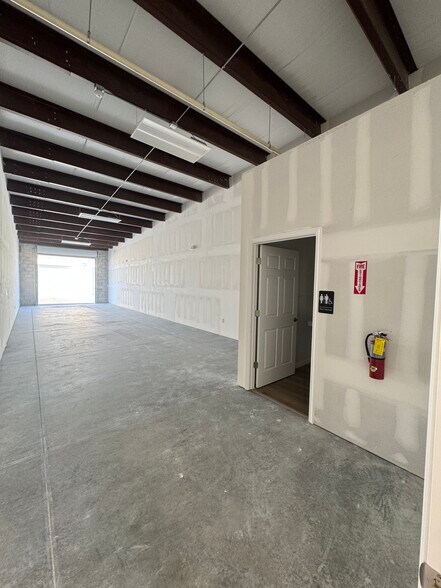 More Photos Of 205 Coastal Ln, West Melbourne Unknown For Lease