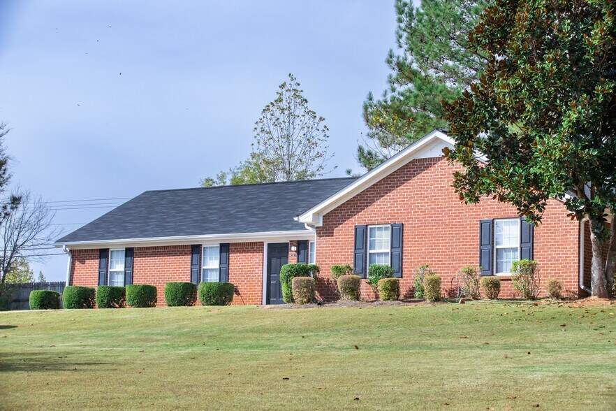 More Photos Of 100-202 Oak Bluff Dr, Athens Apartments For Sale