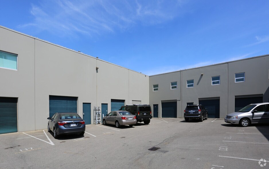 More Photos Of 998 Harbourside Dr, North Vancouver Showroom For Sale