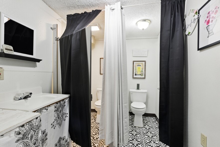 More Photos Of 303 N Pond St, Toccoa Religious Facility For Sale