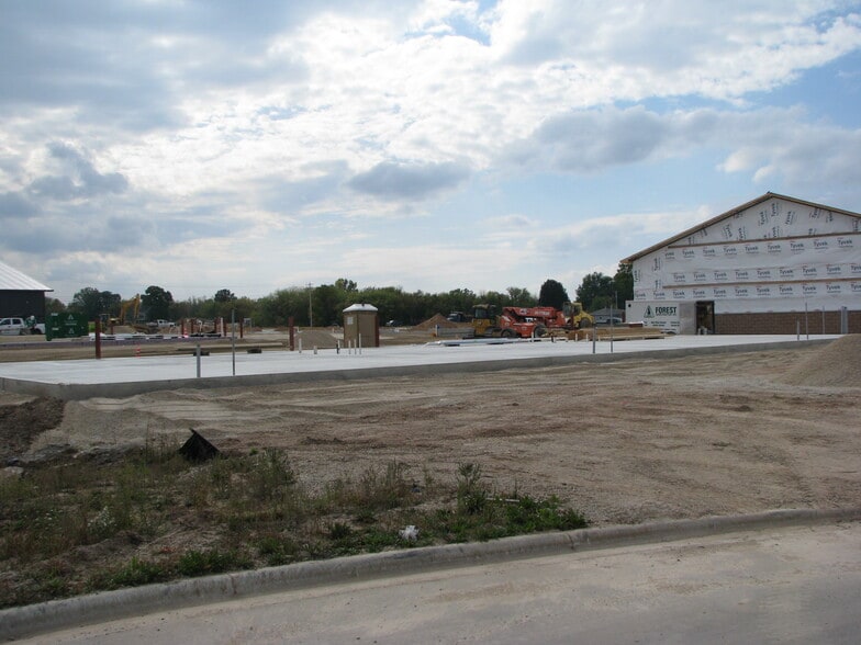 More Photos Of 3862 Norrie Dr, New Franken Showroom For Lease