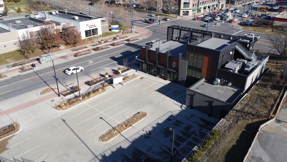 More Photos Of 2120 Ingersoll Ave, Des Moines Restaurant For Lease
