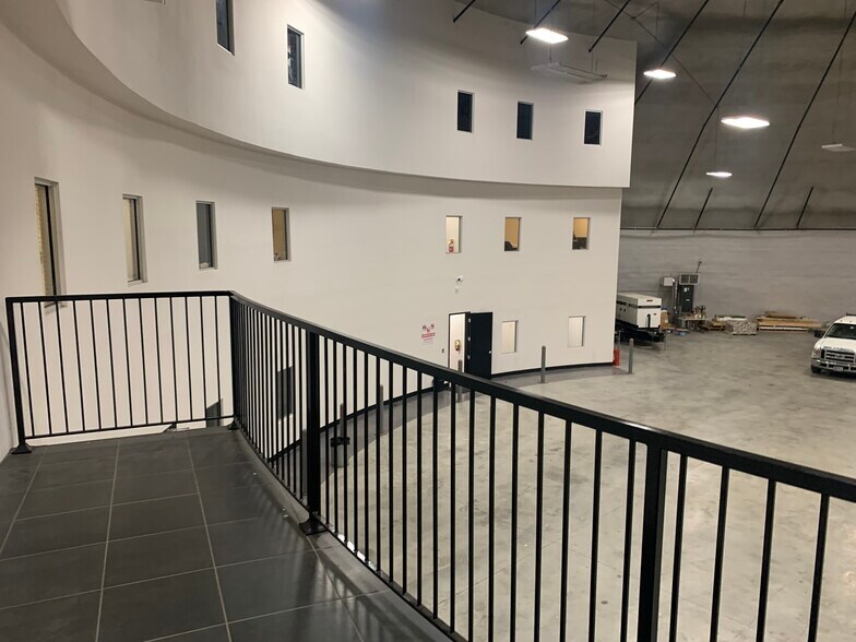 More Photos Of 3063 Outlet Center Dr, Sealy Flex For Sale