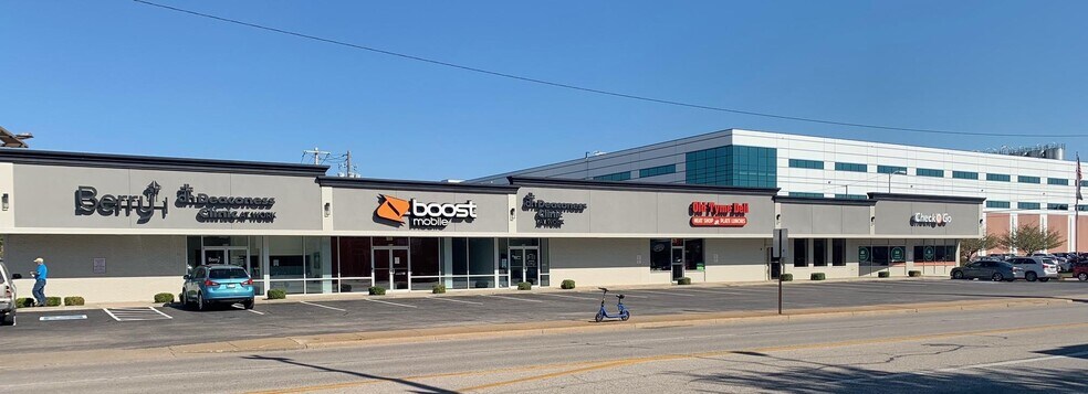 More Photos Of 301-315 N First Ave, Evansville Storefront For Lease