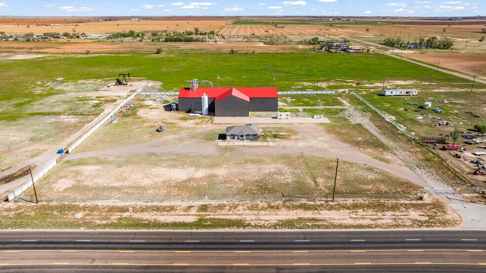 More Photos Of 1809 114 Hwy, Levelland Industrial For Lease