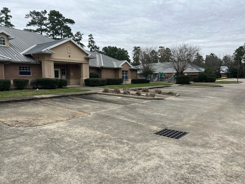 More Photos Of 8401 Kuykendahl Rd, The Woodlands Unknown For Lease