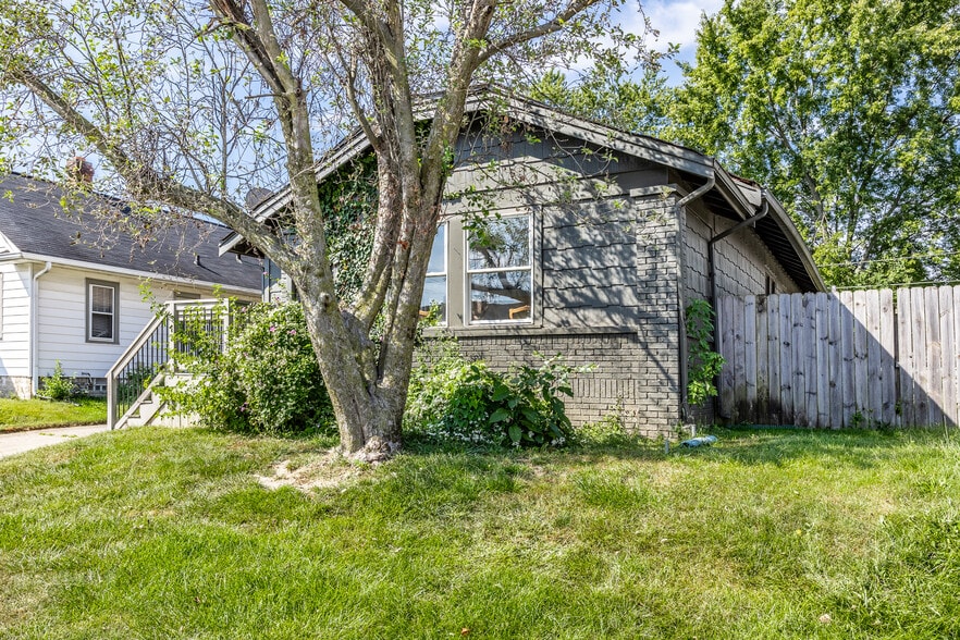 More Photos Of 5308 Winthrop Ave, Indianapolis Office For Sale