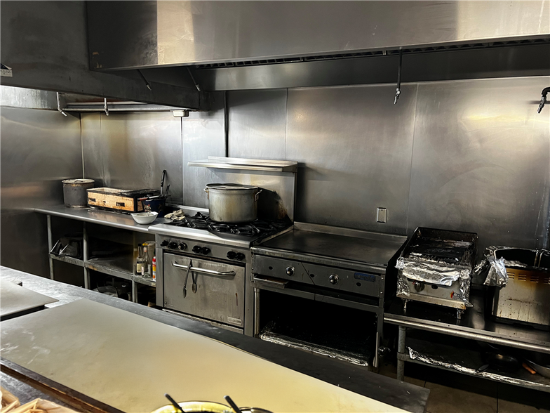 More Photos Of 710 Bacons Bridge Rd, Summerville Storefront For Lease