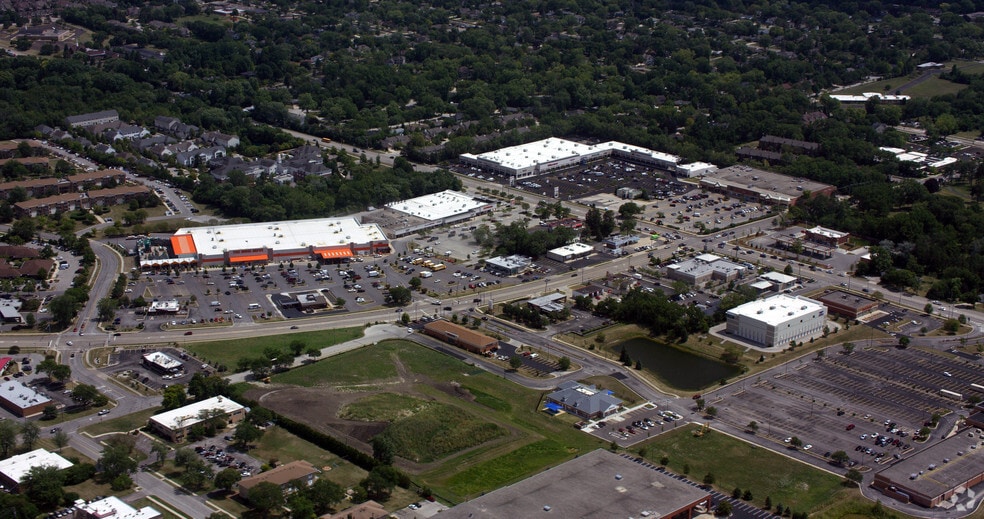 More Photos Of 204-324 E Geneva Rd, Wheaton Unknown For Lease