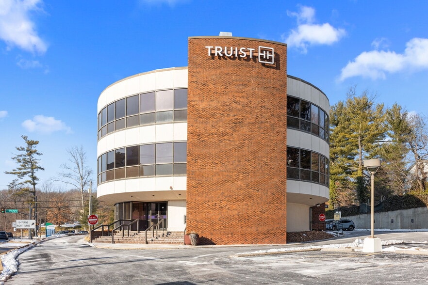 Primary Photo Of 667 Welsh Rd, Huntingdon Valley Loft Creative Space For Sale