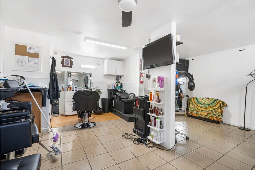 More Photos Of 1107-1109 W 76 Country Blvd, Branson General Retail For Sale