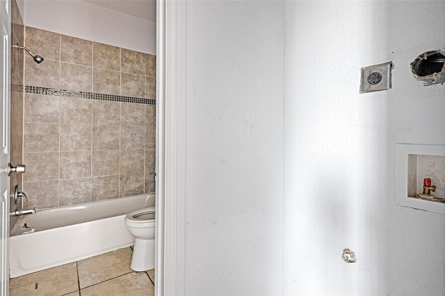 More Photos Of 3020 South Blvd, Dallas Apartments For Sale