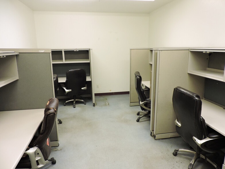 More Photos Of 500 S Willard St, Cottonwood Distribution For Lease
