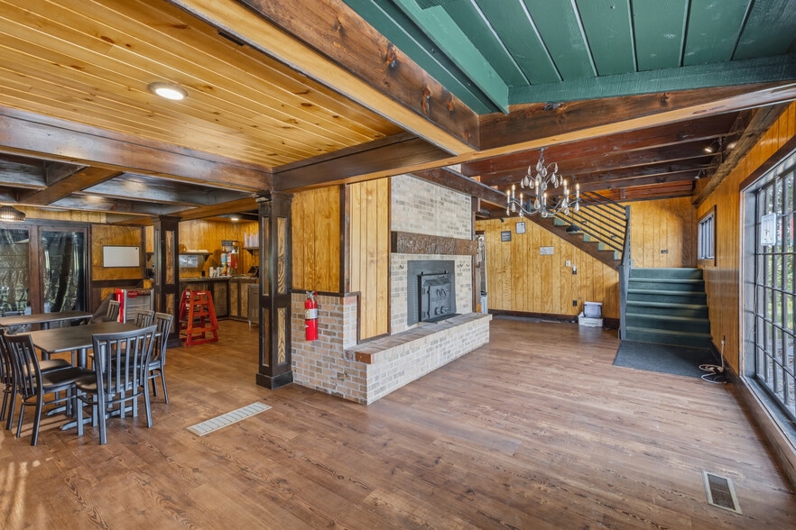 More Photos Of 851 Highway 441 S, Clayton Freestanding For Sale