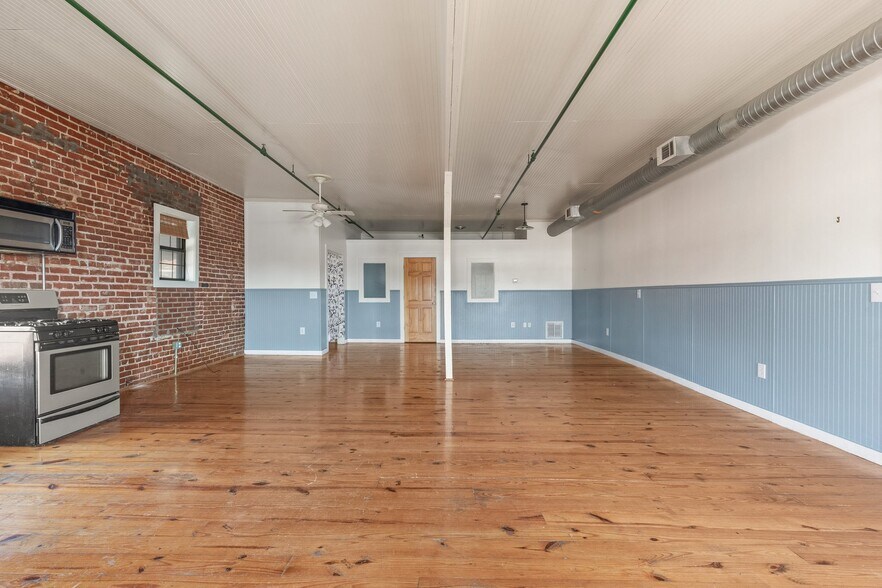 More Photos Of 116-118 N Main St, Sand Springs Storefront Retail Residential For Sale