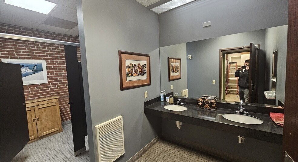 More Photos Of 1113-1115 Locust St, Saint Louis Office For Sale