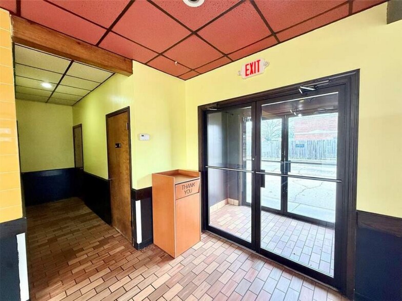 More Photos Of 1103 N Arkansas Ave, Russellville Freestanding For Sale
