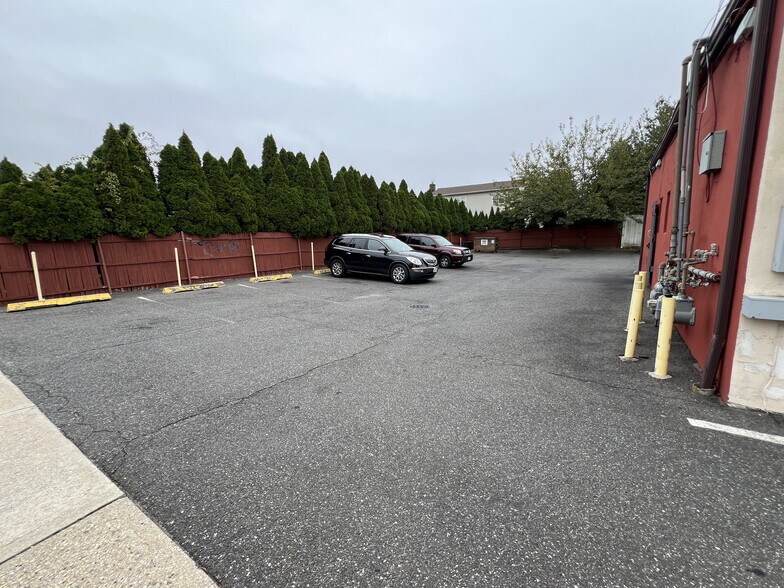 More Photos Of 810-818 N Broadway, Massapequa Storefront For Sale