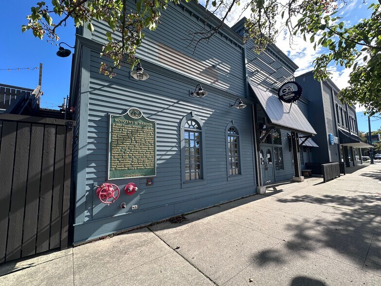 More Photos Of 423 S Union St, Traverse City General Retail For Sale
