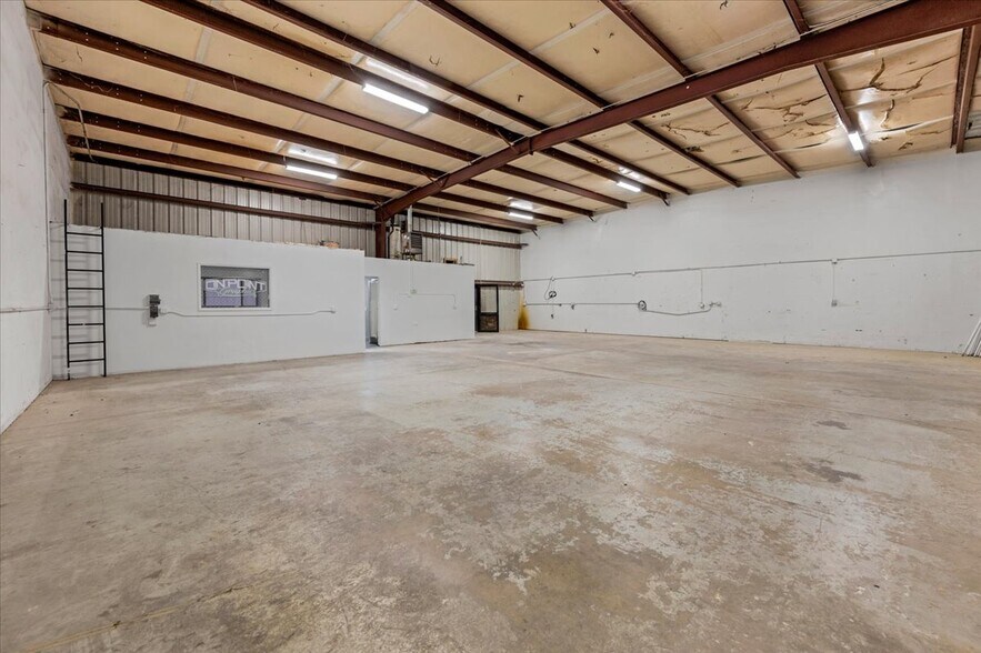 More Photos Of 1839 Thunderbolt Dr, Porterville Warehouse For Lease