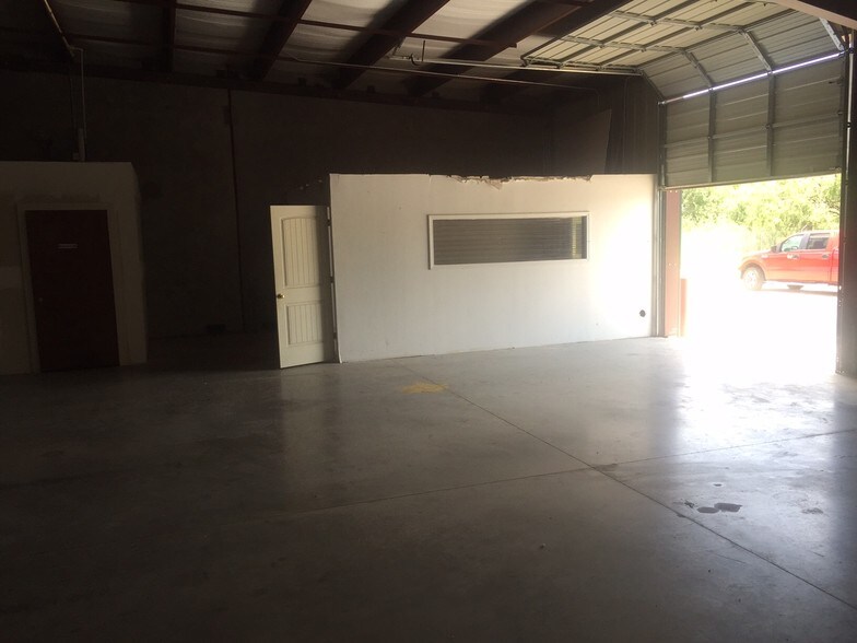 More Photos Of 1718 N Closner Blvd, Edinburg Warehouse For Lease