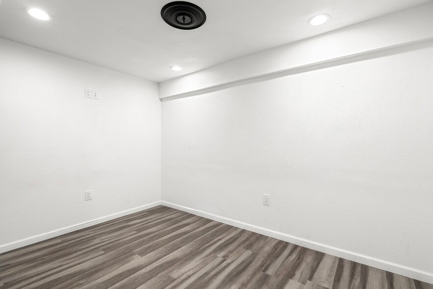 More Photos Of 249 W Main St, Avon Office For Lease