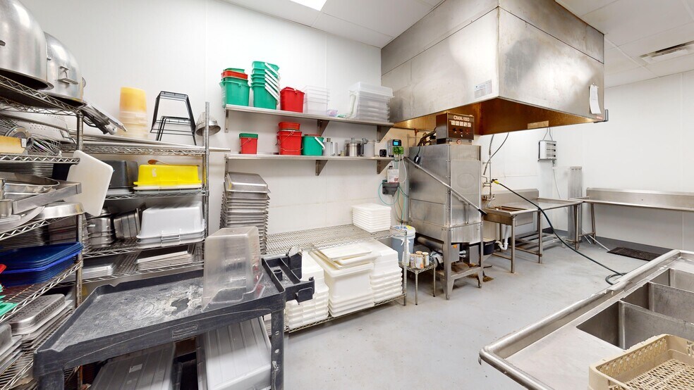 More Photos Of 911 E McMillan St, Cincinnati Storefront For Sale