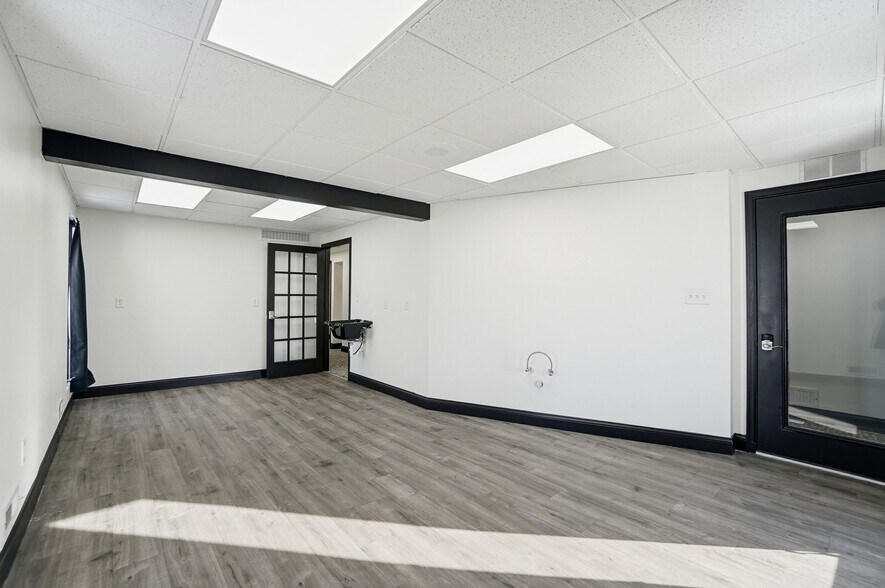 More Photos Of 12071-12079 Sheraton Ln, Cincinnati Medical For Sale