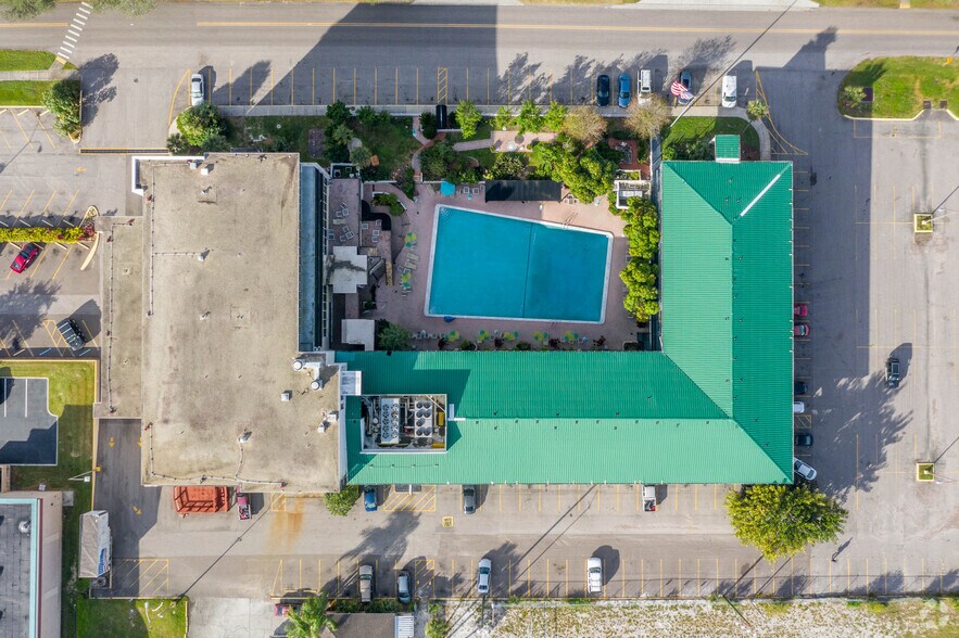 More Photos Of 5665 Cypress Gardens Blvd, Winter Haven Hotel For Lease