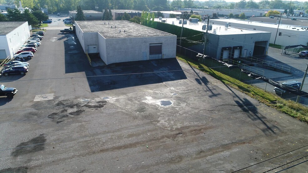 More Photos Of 12400 Universal Dr, Taylor Manufacturing For Lease