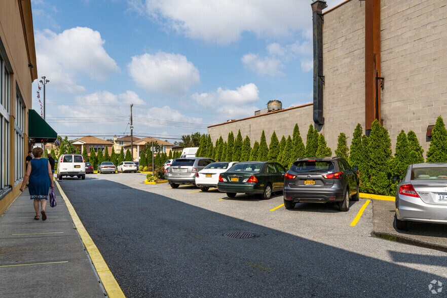 More Photos Of 16320 Crossbay Blvd, Howard Beach Supermarket For Sale