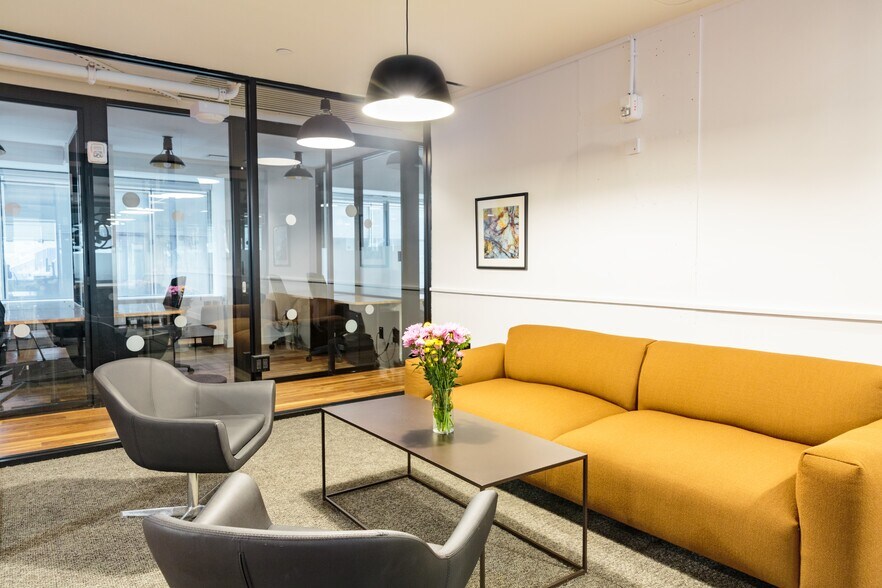 More Photos Of 575 Fifth Ave, New York Office For Lease