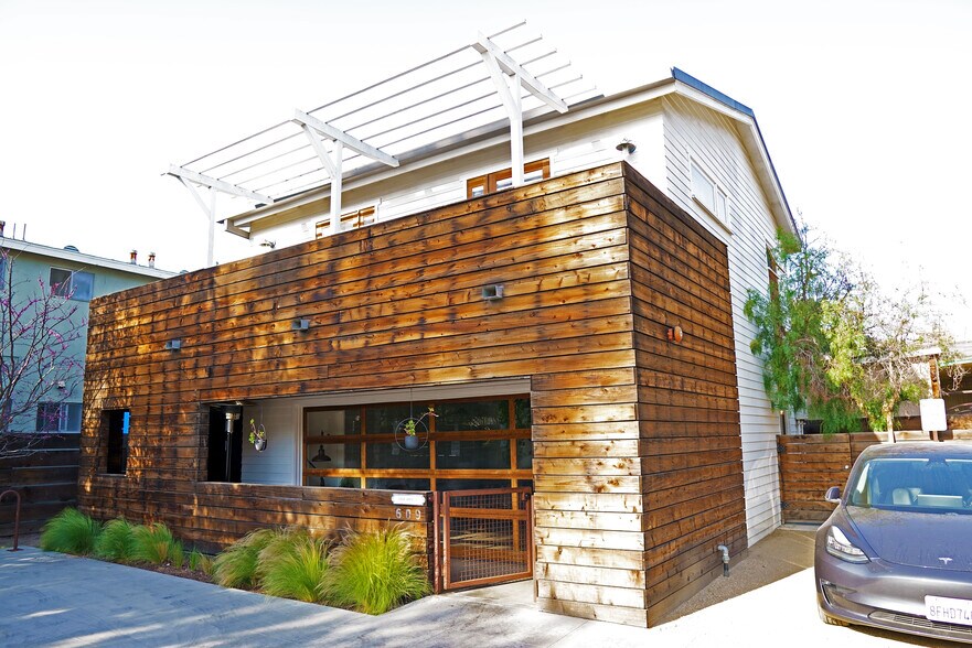 More Photos Of 613 E Santa Ana Blvd, Santa Ana Storefront Retail Residential For Lease